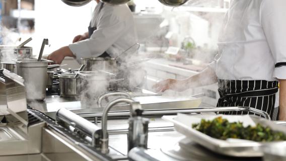 Vue des cuisines d'un restaurant